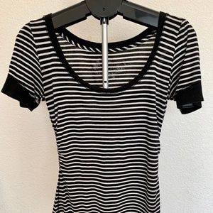 GUESS/Black and White Fashion Knit Top/Medium